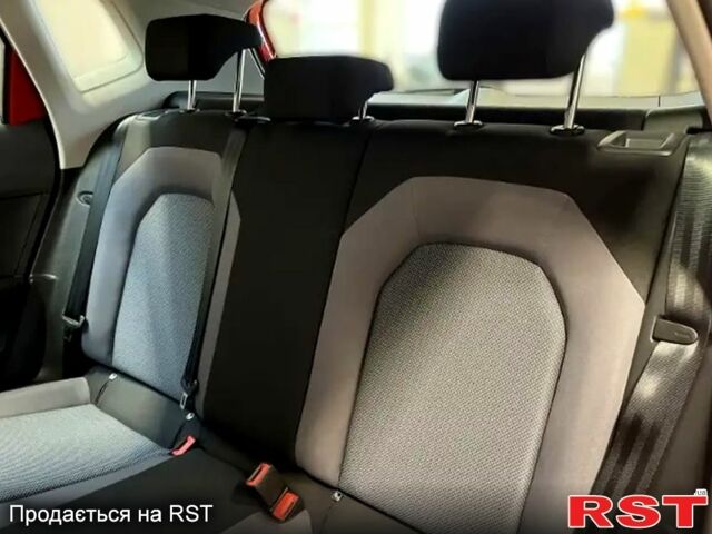 Червоний Сеат Arona, об'ємом двигуна 1 л та пробігом 40 тис. км за 16040 $, фото 3 на Automoto.ua