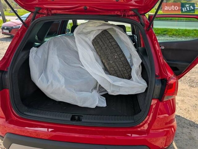 Червоний Сеат Arona, об'ємом двигуна 1 л та пробігом 32 тис. км за 18900 $, фото 16 на Automoto.ua