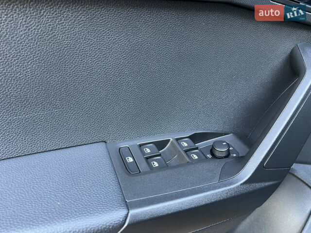 Сірий Сеат Arona, об'ємом двигуна 1 л та пробігом 37 тис. км за 14950 $, фото 32 на Automoto.ua