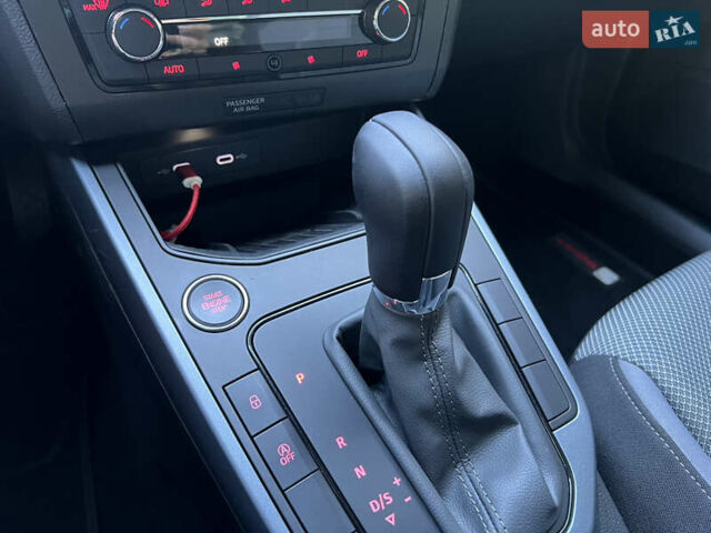 Сірий Сеат Arona, об'ємом двигуна 1 л та пробігом 37 тис. км за 14950 $, фото 30 на Automoto.ua