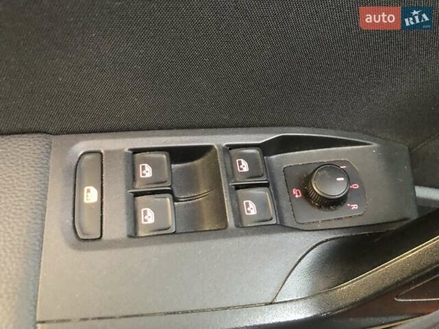 Оранжевый Сеат Arona, объемом двигателя 1 л и пробегом 80 тыс. км за 16500 $, фото 10 на Automoto.ua