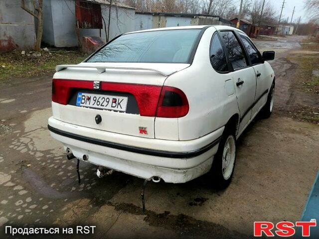 Белый Сеат Кордоба, объемом двигателя 1.6 л и пробегом 300 тыс. км за 1000 $, фото 5 на Automoto.ua