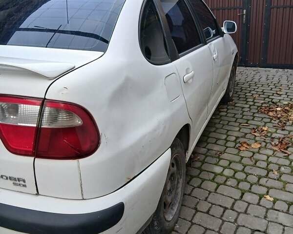 Сеат Кордоба 2001 в Иршава на Automoto.ua Белый Сеат Кордоба, объемом двигателя 0 л и пробегом 385 тыс. км за 2200 $, фото 1 на Automoto.ua