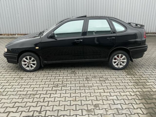 Черный Сеат Кордоба, объемом двигателя 1.6 л и пробегом 350 тыс. км за 1850 $, фото 4 на Automoto.ua