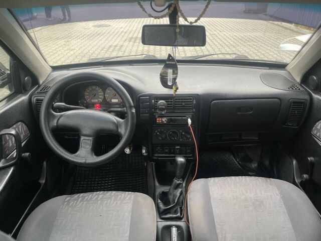 Черный Сеат Кордоба, объемом двигателя 1.6 л и пробегом 350 тыс. км за 1850 $, фото 15 на Automoto.ua