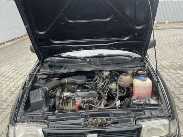 Черный Сеат Кордоба, объемом двигателя 1.6 л и пробегом 350 тыс. км за 1850 $, фото 21 на Automoto.ua