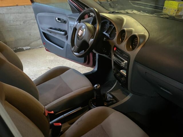 Черный Сеат Кордоба, объемом двигателя 1.4 л и пробегом 240 тыс. км за 2000 $, фото 7 на Automoto.ua