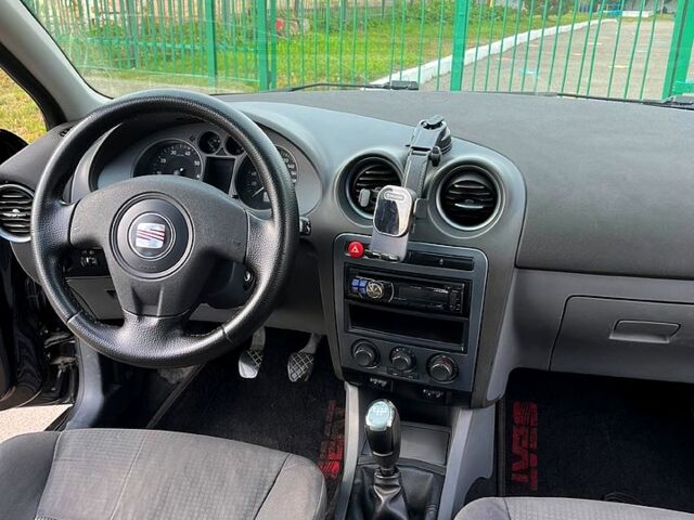 Чорний Сеат Cordoba, об'ємом двигуна 1.4 л та пробігом 240 тис. км за 2900 $, фото 4 на Automoto.ua