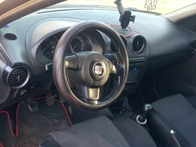 Чорний Сеат Cordoba, об'ємом двигуна 2 л та пробігом 245 тис. км за 3608 $, фото 4 на Automoto.ua