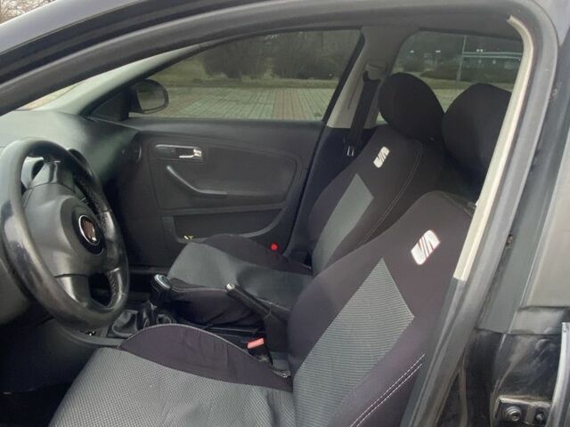 Черный Сеат Кордоба, объемом двигателя 2 л и пробегом 215 тыс. км за 4000 $, фото 5 на Automoto.ua