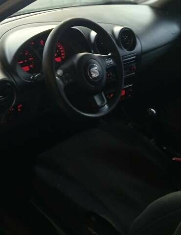 Черный Сеат Кордоба, объемом двигателя 1.4 л и пробегом 245 тыс. км за 4300 $, фото 3 на Automoto.ua