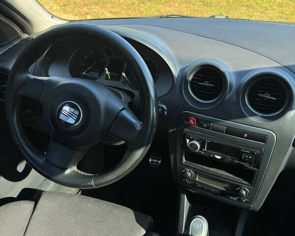 Черный Сеат Кордоба, объемом двигателя 1.98 л и пробегом 277 тыс. км за 3200 $, фото 7 на Automoto.ua