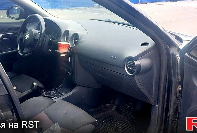 Чорний Сеат Cordoba, об'ємом двигуна 2 л та пробігом 300 тис. км за 2840 $, фото 4 на Automoto.ua