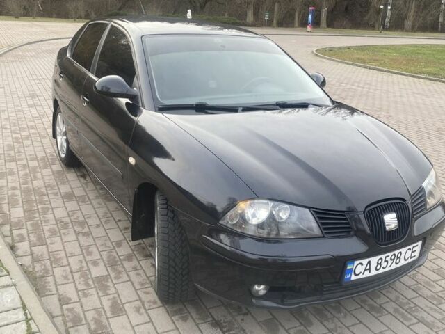 Черный Сеат Кордоба, объемом двигателя 2 л и пробегом 215 тыс. км за 4000 $, фото 1 на Automoto.ua