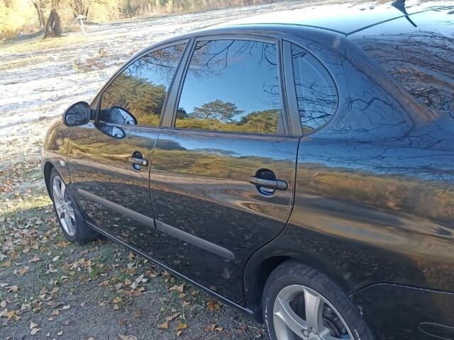 Чорний Сеат Cordoba, об'ємом двигуна 2 л та пробігом 245 тис. км за 3608 $, фото 1 на Automoto.ua