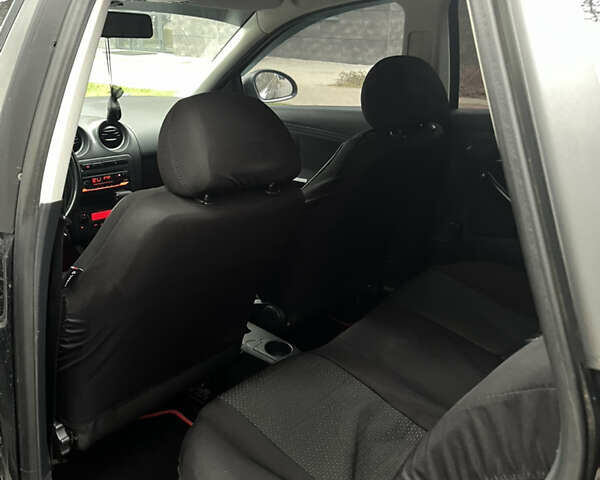 Черный Сеат Кордоба, объемом двигателя 1.98 л и пробегом 286 тыс. км за 4200 $, фото 7 на Automoto.ua