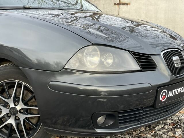 Черный Сеат Кордоба, объемом двигателя 2 л и пробегом 268 тыс. км за 3690 $, фото 2 на Automoto.ua