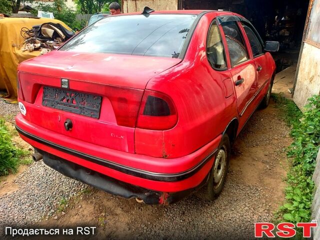 Красный Сеат Кордоба, объемом двигателя 1.6 л и пробегом 123 тыс. км за 1000 $, фото 11 на Automoto.ua