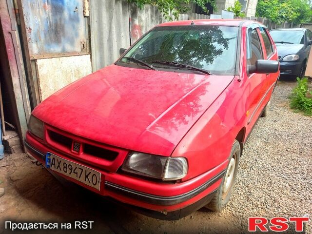 Красный Сеат Кордоба, объемом двигателя 1.6 л и пробегом 123 тыс. км за 1000 $, фото 2 на Automoto.ua