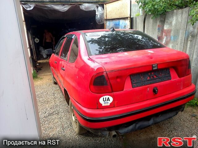 Красный Сеат Кордоба, объемом двигателя 1.6 л и пробегом 123 тыс. км за 1000 $, фото 12 на Automoto.ua