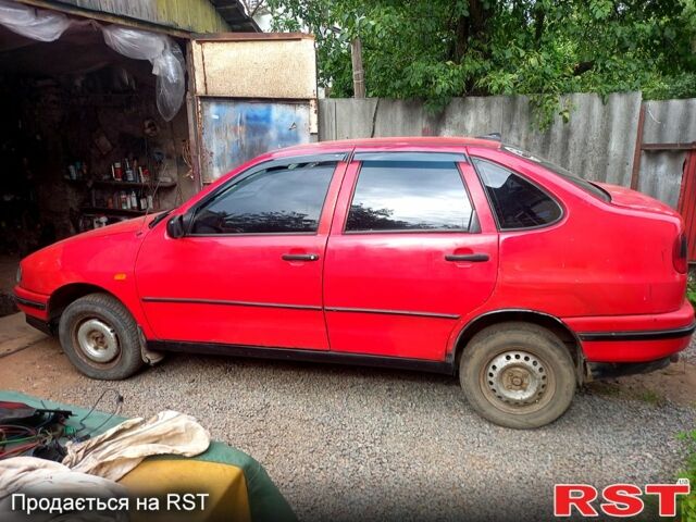 Красный Сеат Кордоба, объемом двигателя 1.6 л и пробегом 123 тыс. км за 1000 $, фото 1 на Automoto.ua