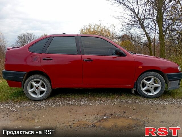 Червоний Сеат Cordoba, об'ємом двигуна 1.4 л та пробігом 0 тис. км за 950 $, фото 3 на Automoto.ua