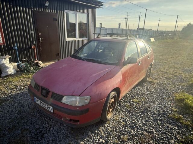 Красный Сеат Кордоба, объемом двигателя 1.6 л и пробегом 200 тыс. км за 621 $, фото 2 на Automoto.ua