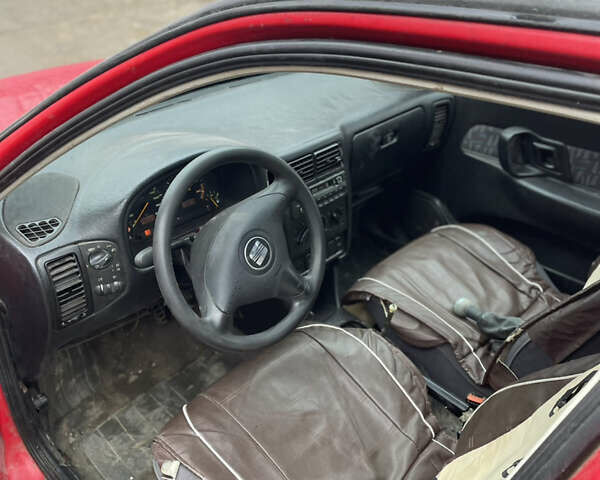 Красный Сеат Кордоба, объемом двигателя 1.6 л и пробегом 250 тыс. км за 1350 $, фото 7 на Automoto.ua