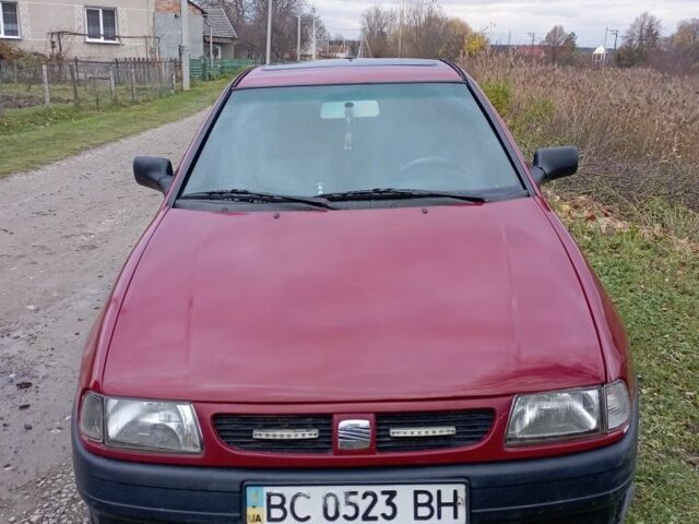 Красный Сеат Кордоба, объемом двигателя 1.4 л и пробегом 341 тыс. км за 1000 $, фото 2 на Automoto.ua