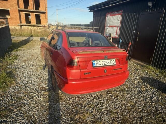 Красный Сеат Кордоба, объемом двигателя 1.6 л и пробегом 200 тыс. км за 621 $, фото 4 на Automoto.ua