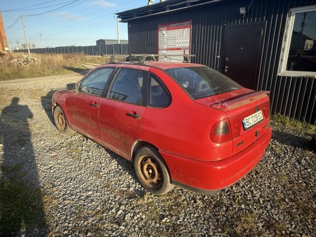 Красный Сеат Кордоба, объемом двигателя 1.6 л и пробегом 200 тыс. км за 621 $, фото 3 на Automoto.ua