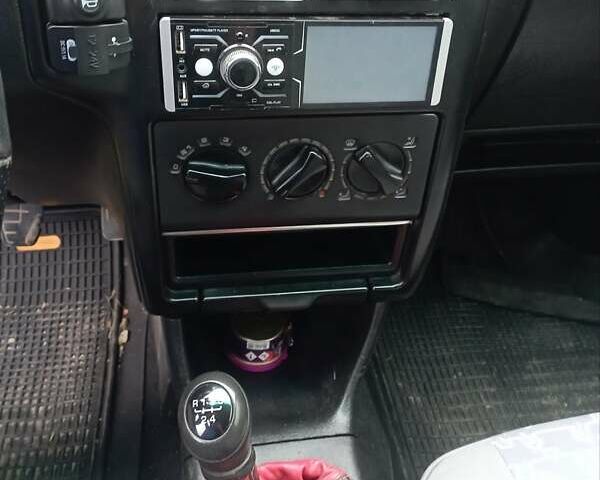 Красный Сеат Кордоба, объемом двигателя 1.4 л и пробегом 334 тыс. км за 927 $, фото 5 на Automoto.ua