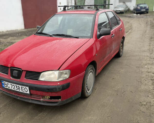 Красный Сеат Кордоба, объемом двигателя 1.6 л и пробегом 250 тыс. км за 1350 $, фото 1 на Automoto.ua