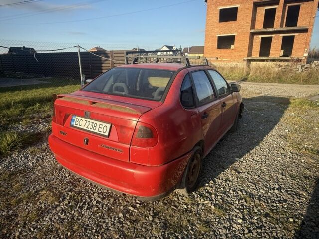 Красный Сеат Кордоба, объемом двигателя 1.6 л и пробегом 200 тыс. км за 621 $, фото 6 на Automoto.ua