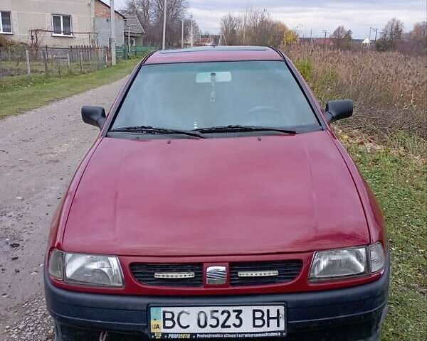 Красный Сеат Кордоба, объемом двигателя 1.4 л и пробегом 334 тыс. км за 927 $, фото 7 на Automoto.ua