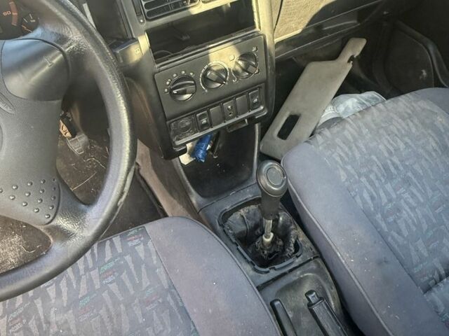 Красный Сеат Кордоба, объемом двигателя 1.6 л и пробегом 200 тыс. км за 621 $, фото 9 на Automoto.ua