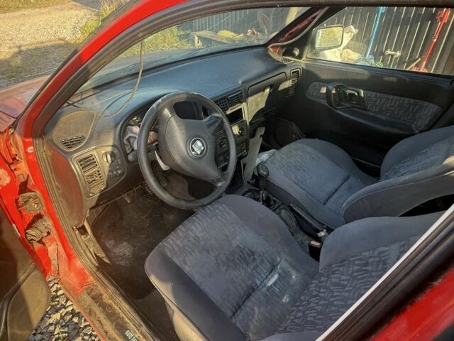 Красный Сеат Кордоба, объемом двигателя 1.6 л и пробегом 200 тыс. км за 621 $, фото 7 на Automoto.ua