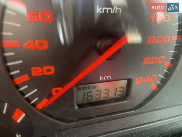 Красный Сеат Кордоба, объемом двигателя 1.8 л и пробегом 163 тыс. км за 2000 $, фото 4 на Automoto.ua