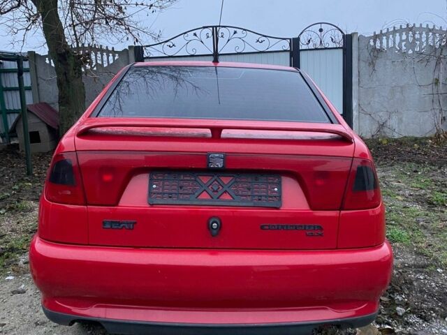 Красный Сеат Кордоба, объемом двигателя 1.5 л и пробегом 200 тыс. км за 1500 $, фото 2 на Automoto.ua