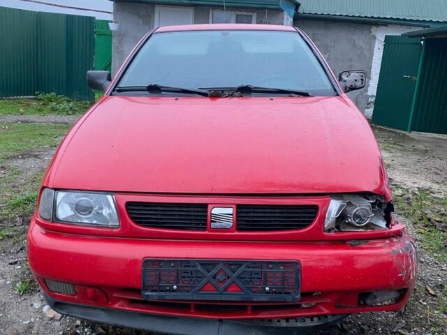 Красный Сеат Кордоба, объемом двигателя 1.5 л и пробегом 200 тыс. км за 1018 $, фото 1 на Automoto.ua