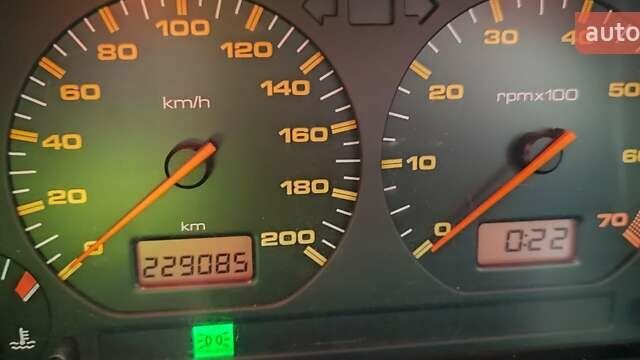 Червоний Сеат Cordoba, об'ємом двигуна 1.6 л та пробігом 229 тис. км за 1500 $, фото 4 на Automoto.ua