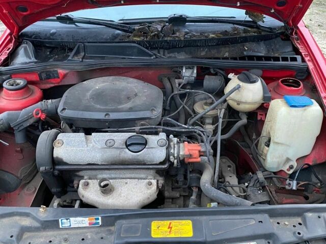 Красный Сеат Кордоба, объемом двигателя 1.5 л и пробегом 200 тыс. км за 1200 $, фото 4 на Automoto.ua