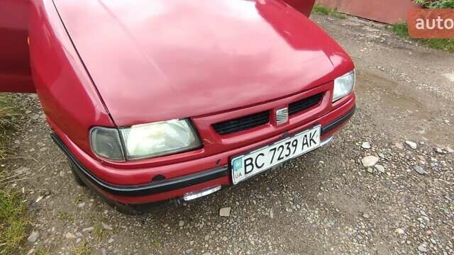 Червоний Сеат Cordoba, об'ємом двигуна 1.6 л та пробігом 229 тис. км за 1500 $, фото 16 на Automoto.ua
