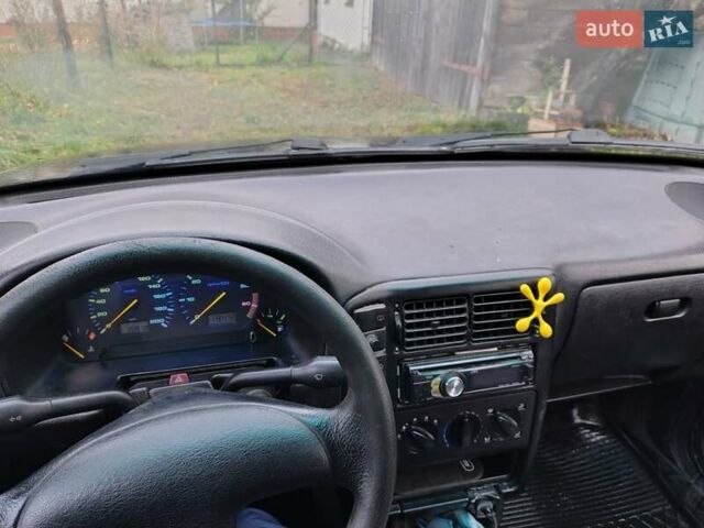 Червоний Сеат Cordoba, об'ємом двигуна 1.39 л та пробігом 250 тис. км за 750 $, фото 1 на Automoto.ua