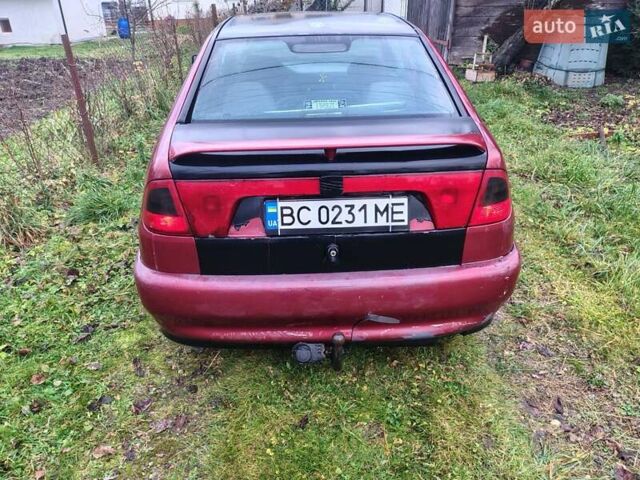 Червоний Сеат Cordoba, об'ємом двигуна 1.39 л та пробігом 250 тис. км за 750 $, фото 4 на Automoto.ua