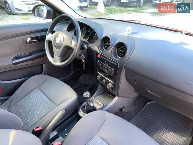 Червоний Сеат Cordoba, об'ємом двигуна 1.4 л та пробігом 166 тис. км за 4830 $, фото 34 на Automoto.ua
