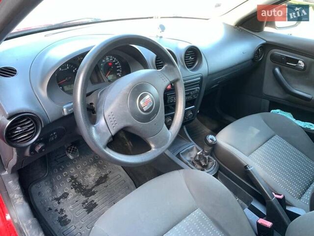 Червоний Сеат Cordoba, об'ємом двигуна 1.4 л та пробігом 166 тис. км за 4830 $, фото 23 на Automoto.ua