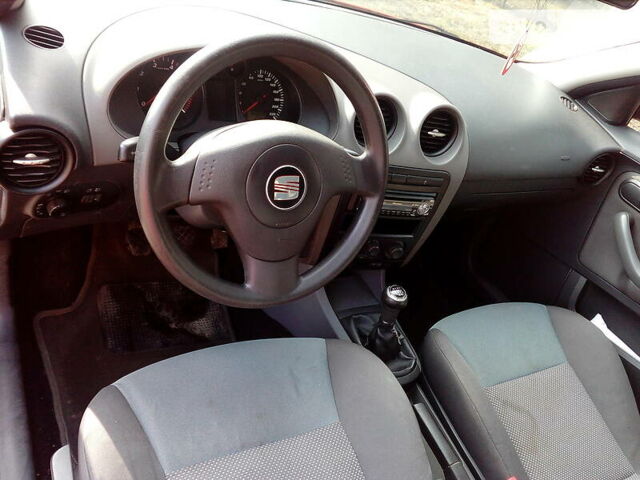 Красный Сеат Кордоба, объемом двигателя 1.4 л и пробегом 217 тыс. км за 3300 $, фото 6 на Automoto.ua