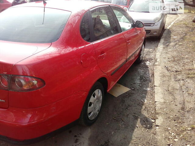 Красный Сеат Кордоба, объемом двигателя 1.4 л и пробегом 217 тыс. км за 3300 $, фото 3 на Automoto.ua