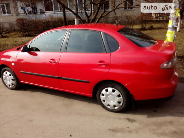 Красный Сеат Кордоба, объемом двигателя 1.4 л и пробегом 217 тыс. км за 3300 $, фото 1 на Automoto.ua